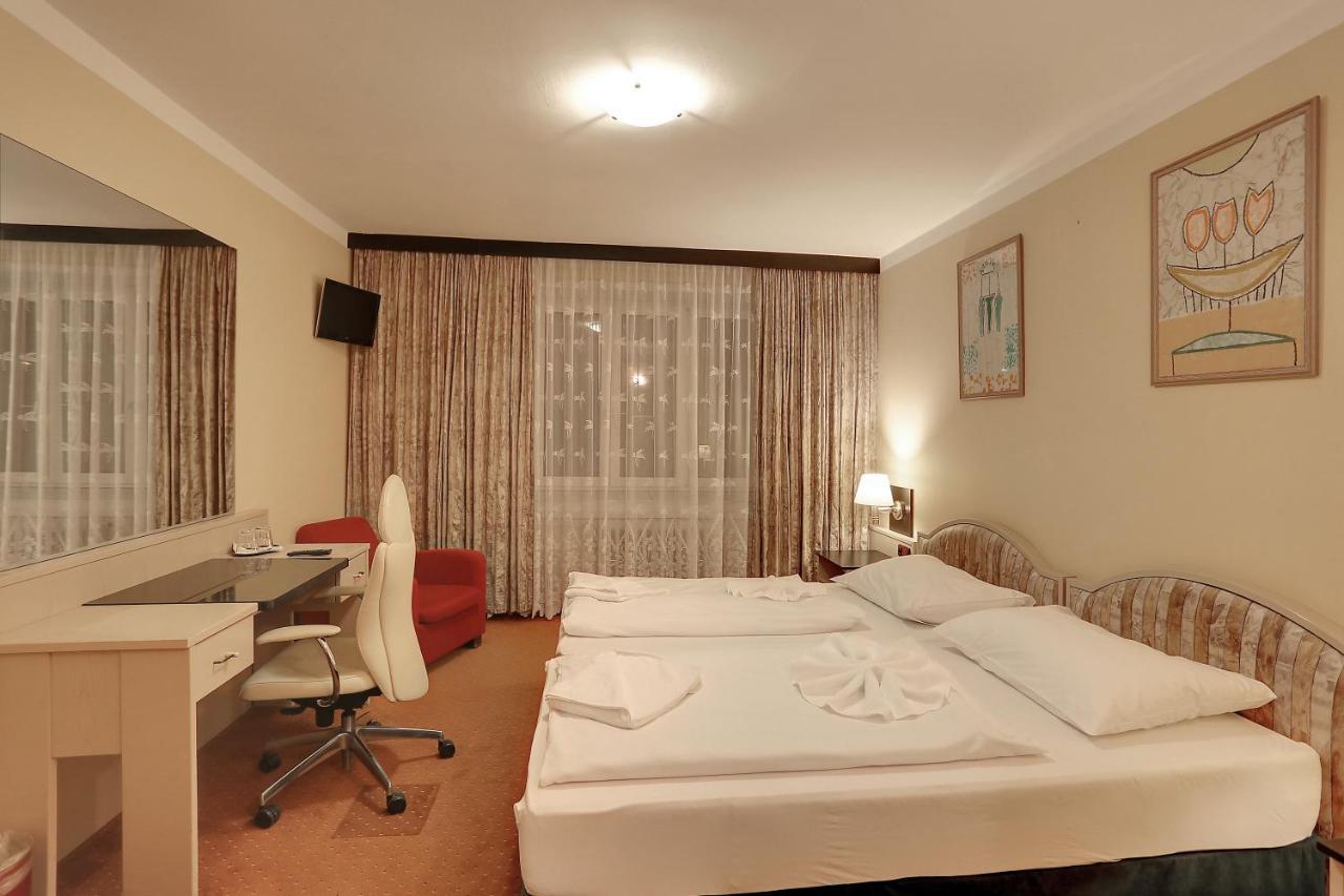 Active & Wellness Hotel Subterra Ostrov  Kamer foto