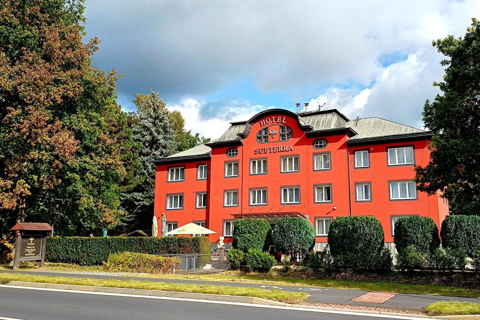Active & Wellness Hotel Subterra Ostrov  Buitenkant foto